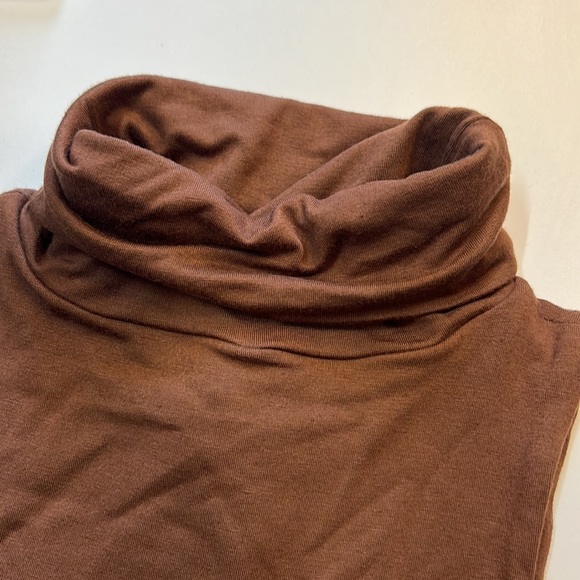 RE ONA WOMEN'S TURLENECK SLEEVELESS BODYSUIT CHOCOLATE BROWN - Picture 6 of 7